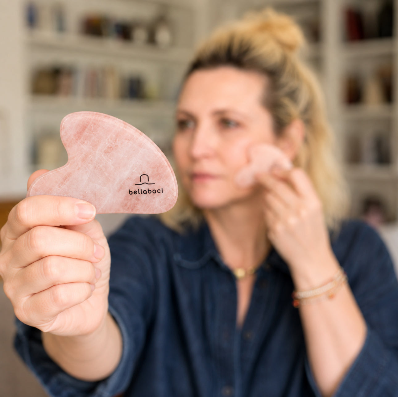 Gua Sha z růženínu – pro liftingovou masáž obličeje
