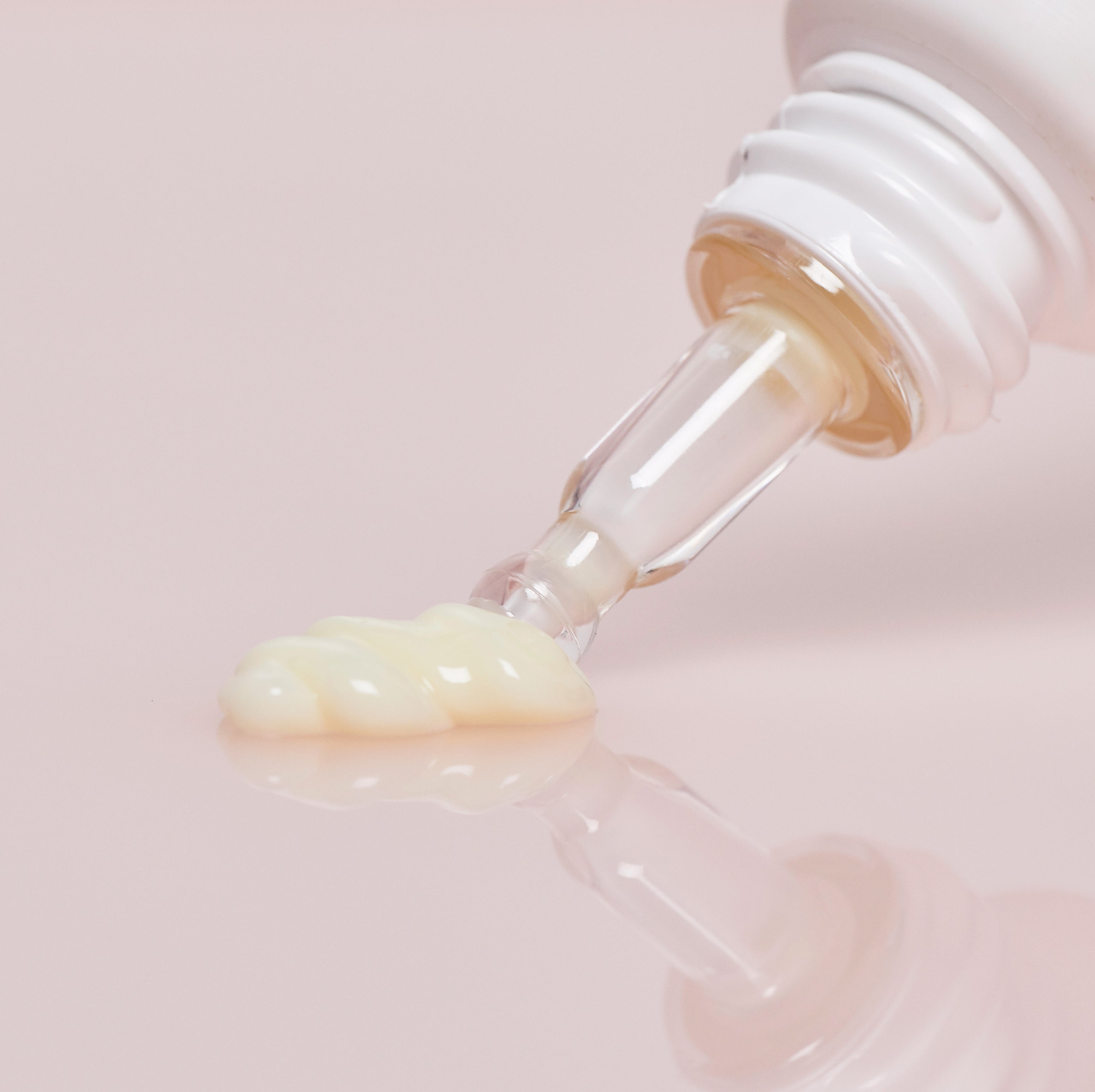 Anti-aging zpevňující oční krém s růžovou vodou a peptidy